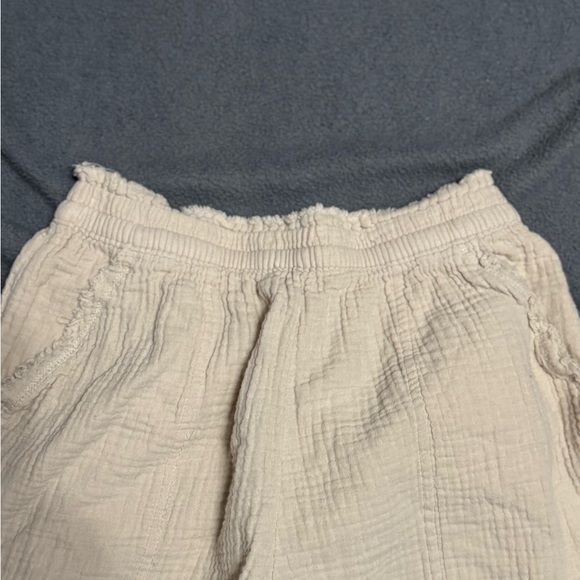 Women's aerie Cream Shorts - Picture 3 of 6